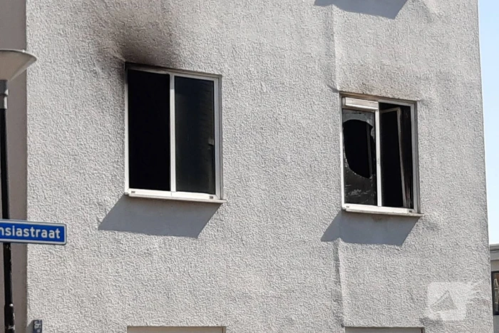 Brand in slaapkamer van portiekwoning
