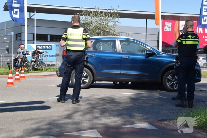 Bestuurder snorscooter gewond bij aanrijding met personenauto