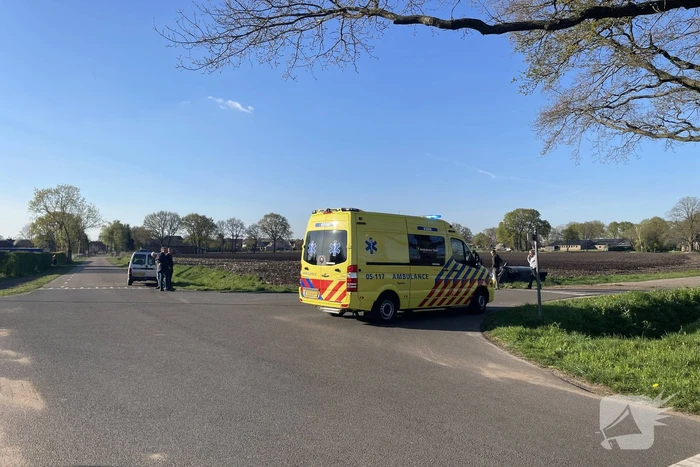 Personenauto belandt in greppel na ongeval