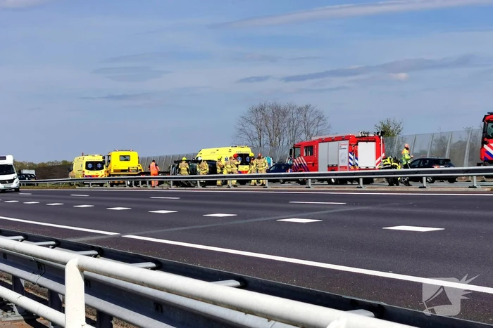 Auto belandt op zijn kop bij ongeval