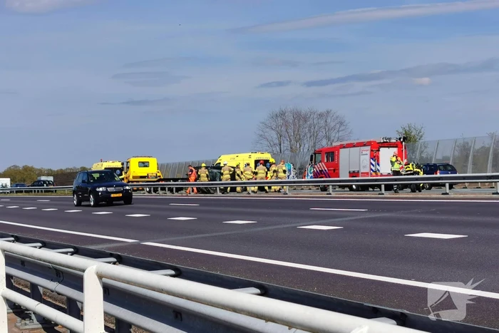Auto belandt op zijn kop bij ongeval