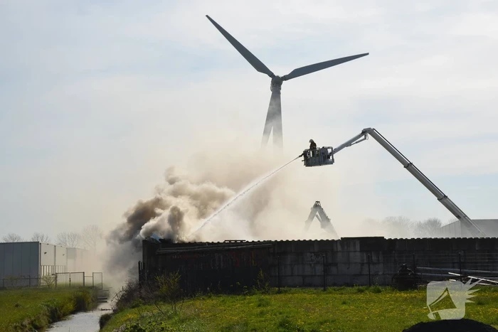 Veel rook bij brand metaalbedrijf