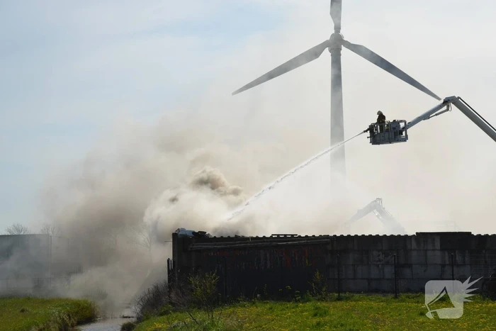 Veel rook bij brand metaalbedrijf