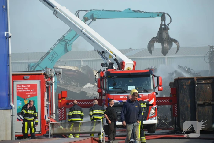 Veel rook bij brand metaalbedrijf