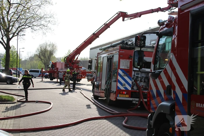 Grote brand in bedrijfspand