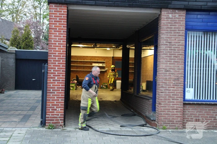 Brand aan achterzijde van woning