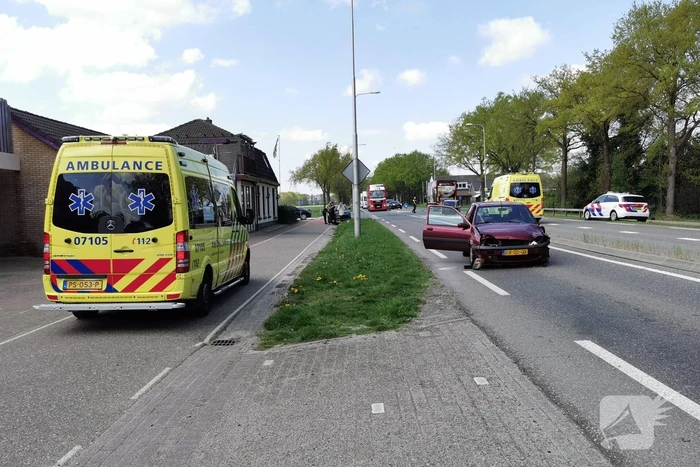 Flinke schade na botsing tussen meerdere voertuigen