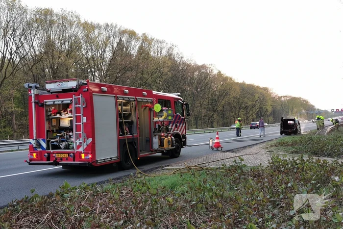 Bestelbus gaat in vlammen op