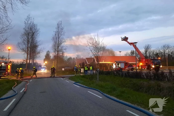 Enorme rookwolken bij brand in voormalig restaurant Wok van Walcheren