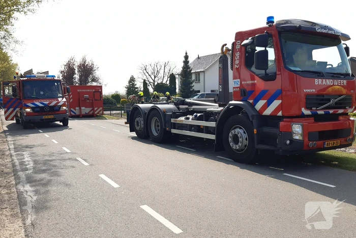 Enorme rookwolken bij brand in opslagloods