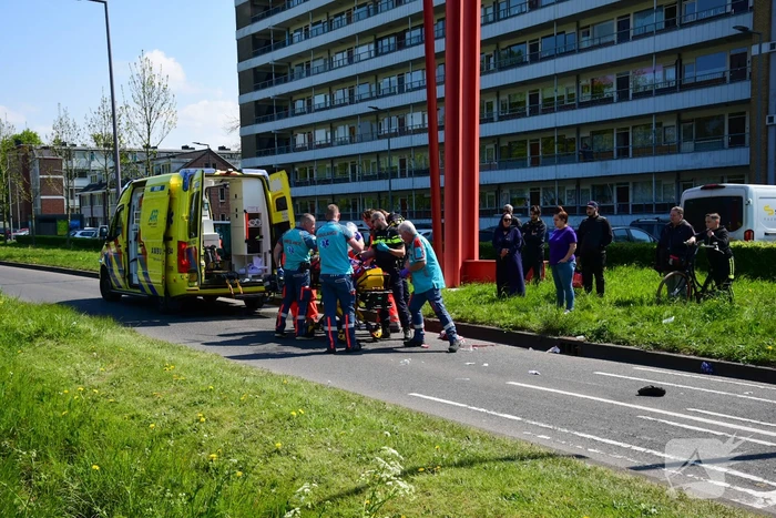 Fietser geschept en raakt ernstig gewond