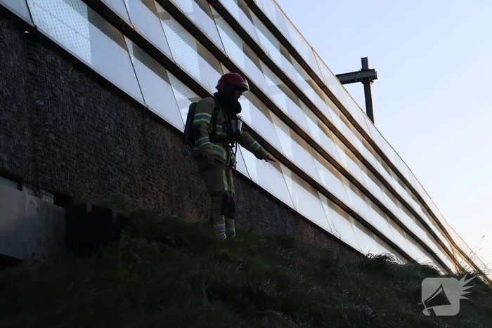 Treinverkeer stilgelegd vanwege brand naast spoor