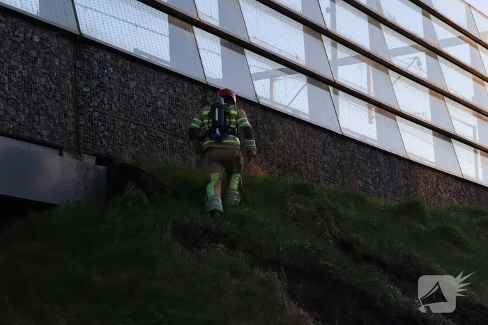 Treinverkeer stilgelegd vanwege brand naast spoor