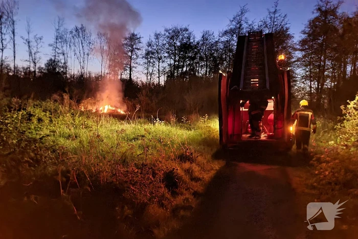 Hevige buitenbrand in park