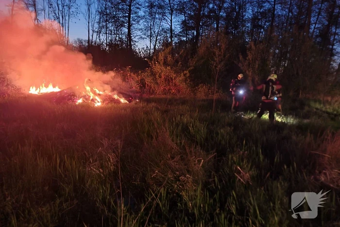 Hevige buitenbrand in park