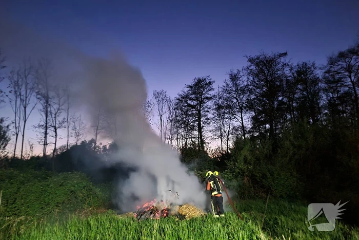 Hevige buitenbrand in park