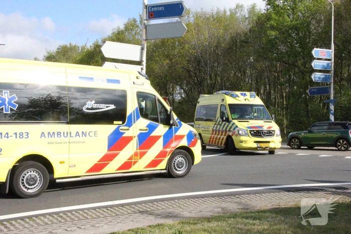 Auto's botsen op afrit van snelweg
