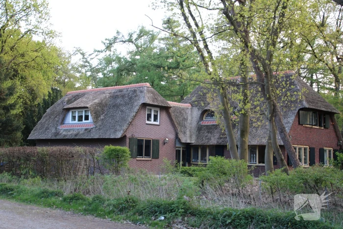 Brand in schoorsteen van woning