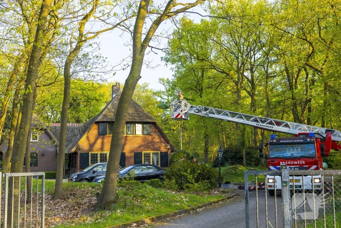 Brand in schoorsteen van woning