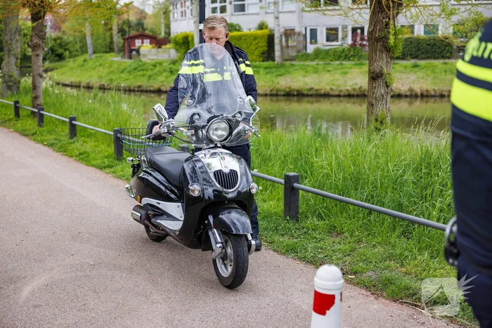 Scooterrijdster ernstig gewond na val