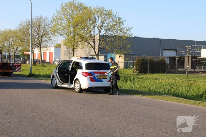 Bestelbus in de sloot, bestuurder aangehouden