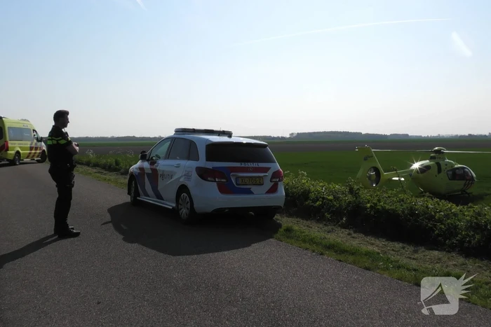 Traumahelikopter landt in weiland