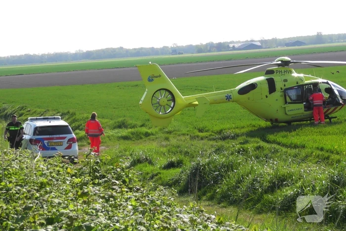 Traumahelikopter landt in weiland