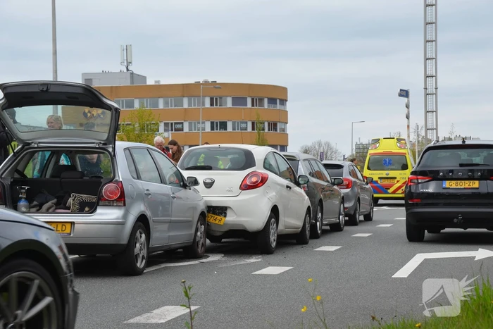 Vier auto's betrokken bij kop-staartbotsing