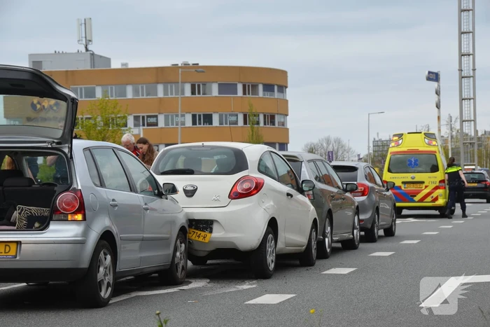 Vier auto's betrokken bij kop-staartbotsing