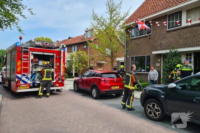 Brand in dak van woningaanbouw