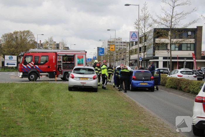 Bestuurder bekneld bij kop-staart botsing