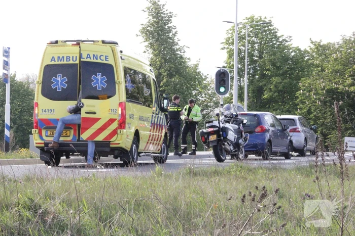 Schade na ongeval tussen twee voertuigen