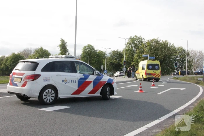 Schade na ongeval tussen twee voertuigen