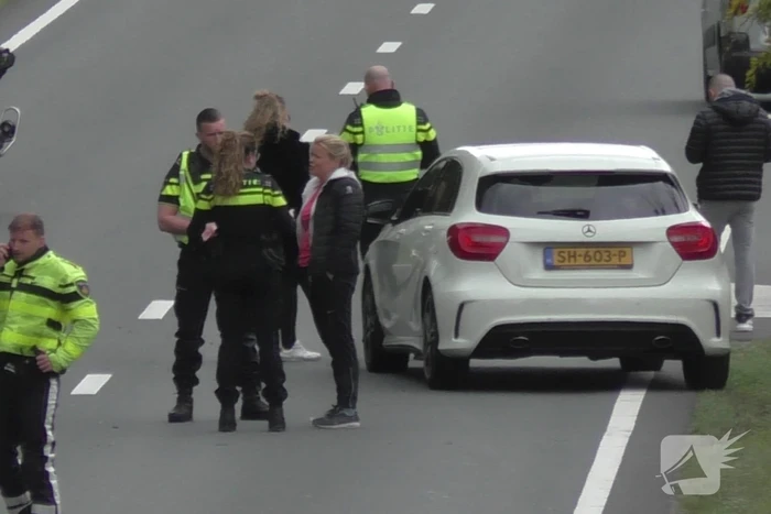 Auto belandt op zijkant naar aanrijding