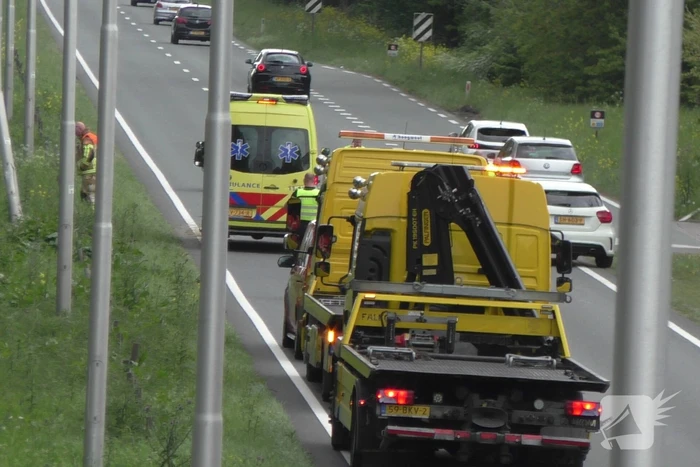 Auto belandt op zijkant naar aanrijding