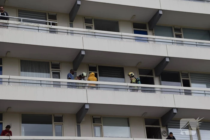 Flatwoning vol rook door vergeten pan
