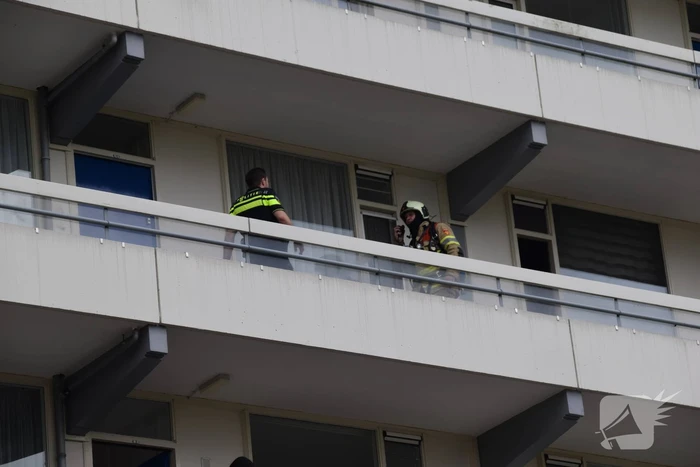 Flatwoning vol rook door vergeten pan