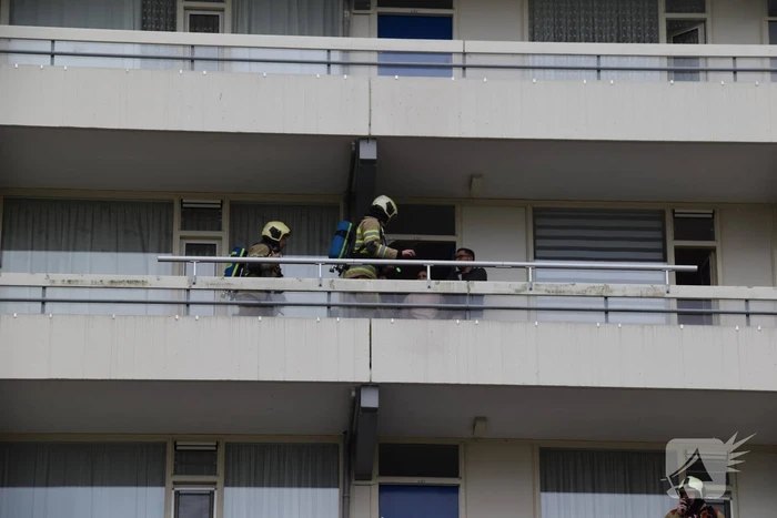 Flatwoning vol rook door vergeten pan