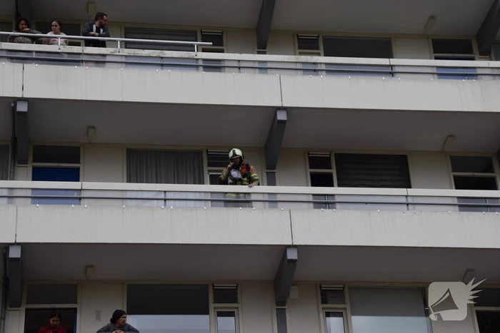 Flatwoning vol rook door vergeten pan