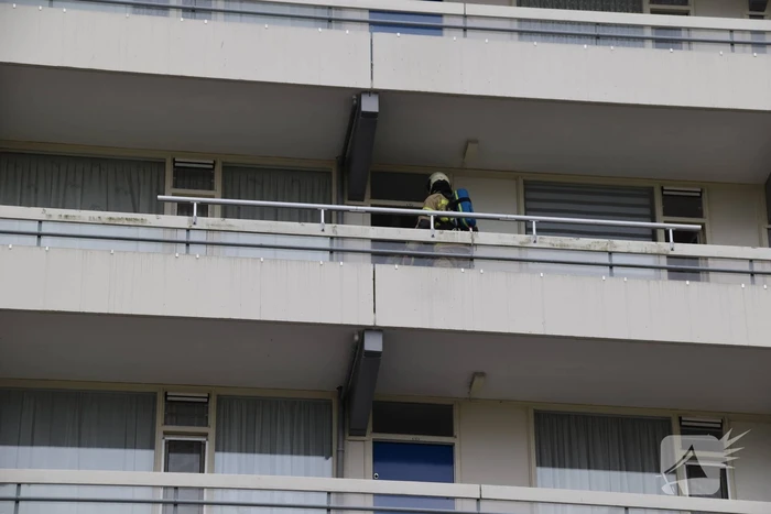 Flatwoning vol rook door vergeten pan