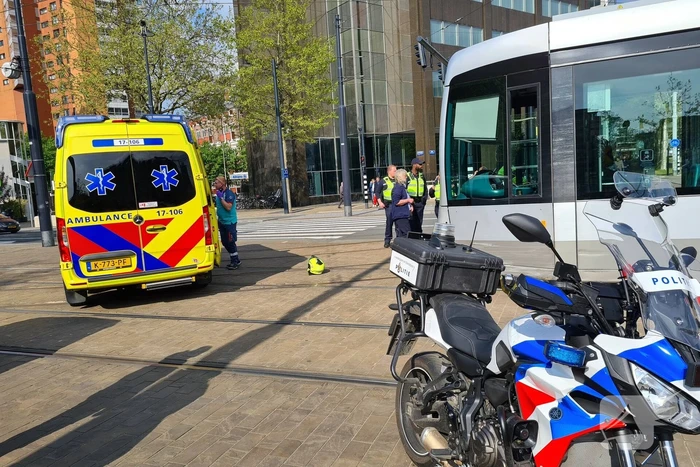 Scooterrijder gewond bij botsing met tram