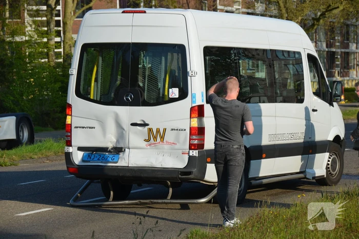 Kop-staart botsing door overstekende eenden