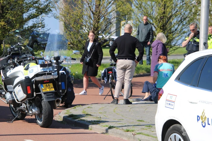 Scooter en fietser botsen op fietspad