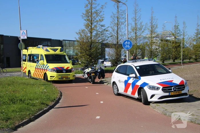 Scooter en fietser botsen op fietspad