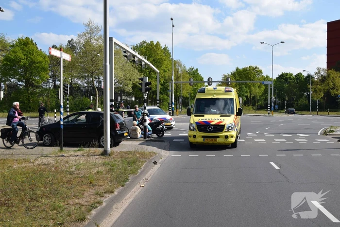 Automobilist vlucht na botsing met scooter