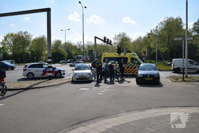 Automobilist vlucht na botsing met scooter