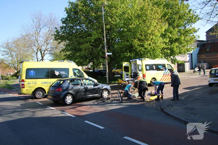 Fietsster geschept door automobilist