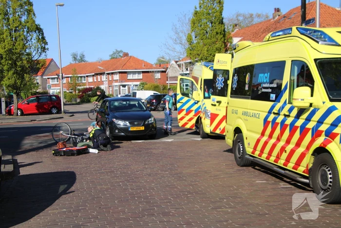 Fietsster geschept door automobilist