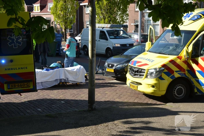 Fietsster geschept door automobilist