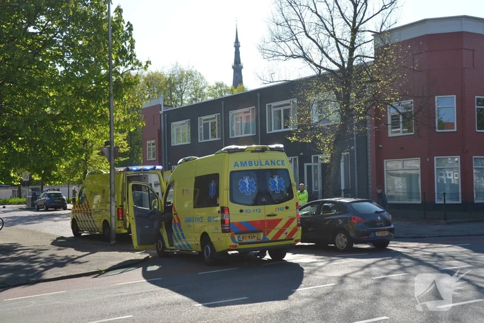 Fietsster geschept door automobilist